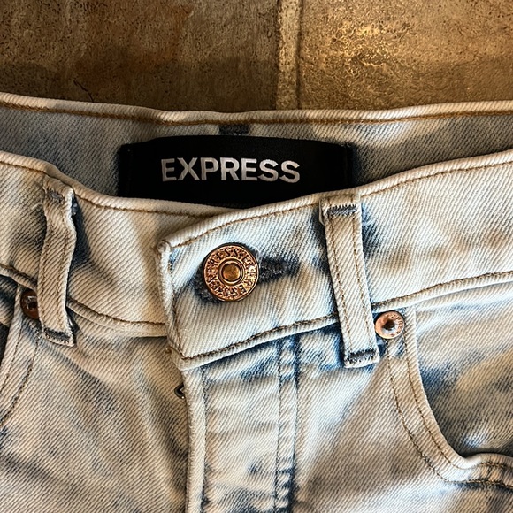 Express Distressed Jeans. Slim Ankle. Size 4 - Picture 2 of 4